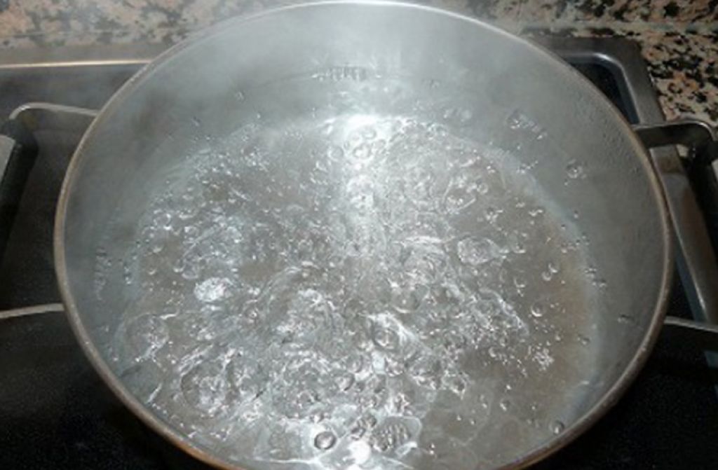 Kızgın Tavanın Üzerinde Su Neden Mini Mini Tanecikler Halinde Yuvarlanır? Kızgın Tavanın Üzerinde Su Neden Mini Mini Tanecikler Halinde Yuvarlanır?